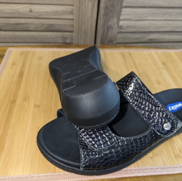 Women's Black Size 41/9.5 Wolky  Cyprus Mini Croco Printed Leather Slide Sandal - Picture 15 of 16